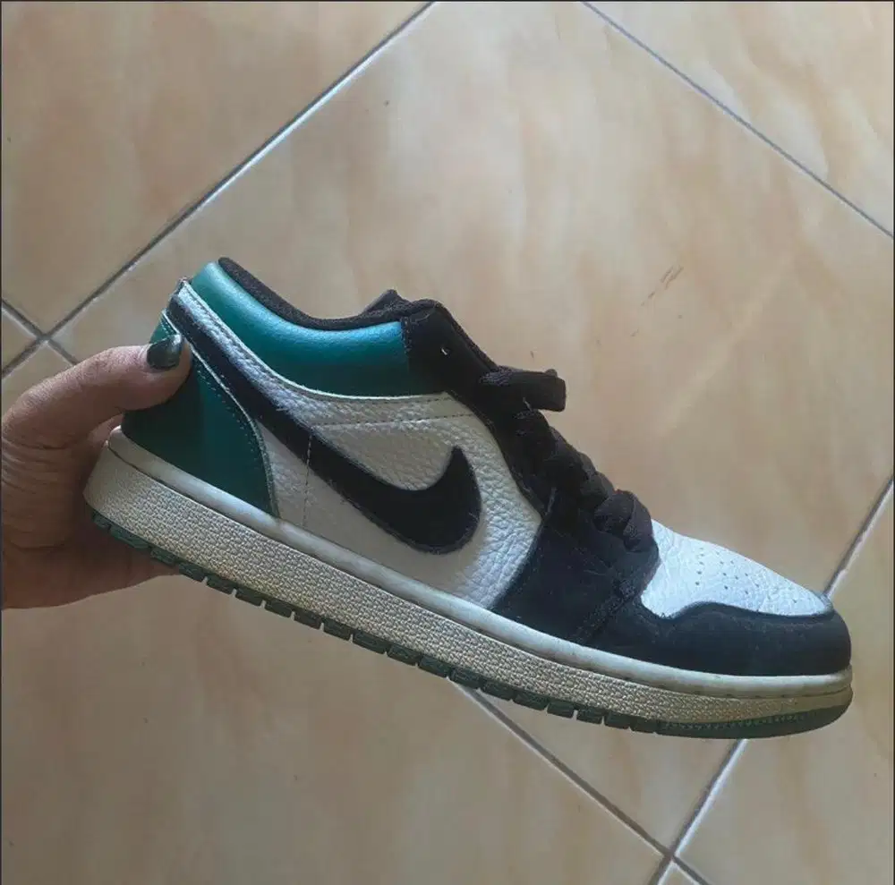 Nike Air Jordan 1 Low - Mystic Green