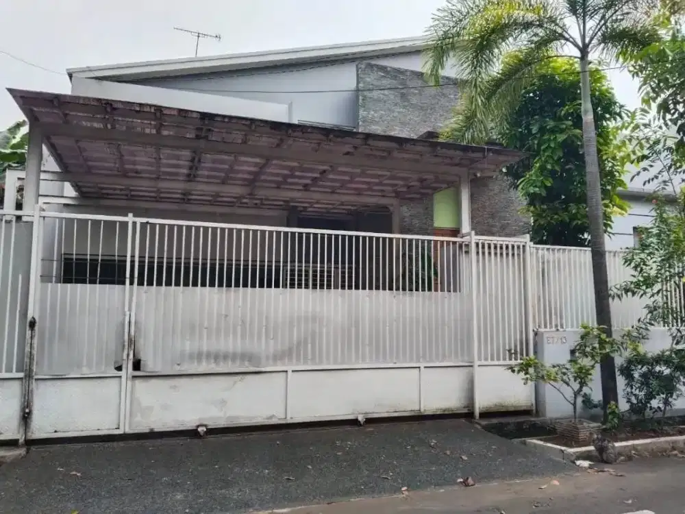 Rumah Mewah Duren Sawit dengan Kolam Renang – 10 M, Siap Huni