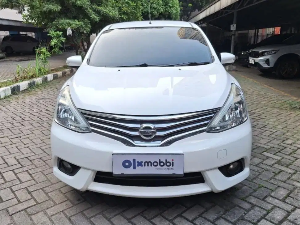 LOW DP Nissan Grand livina 1.5 XV Bensin-AT 2015 7ME