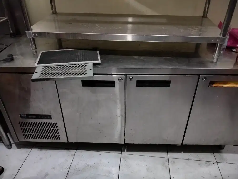 Undercounter freezer