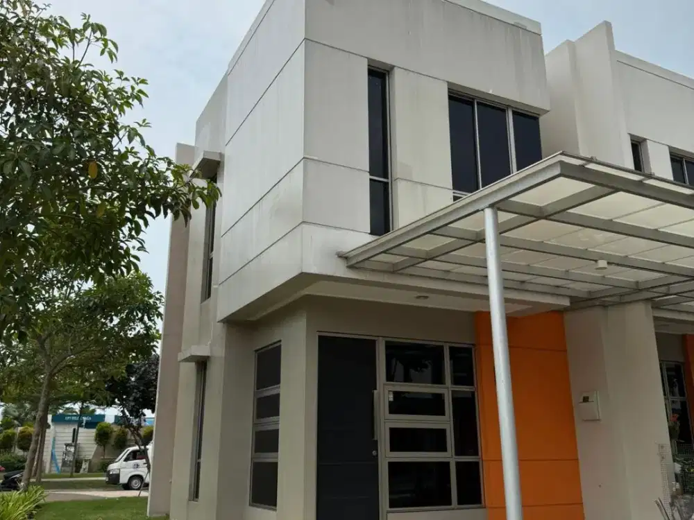 DISEWAKAN MURAH RUMAH PIK 2 4.5 x 10 SEMI FURNISH 55 JT/TH NEGO DEKAT TOL PIK 2