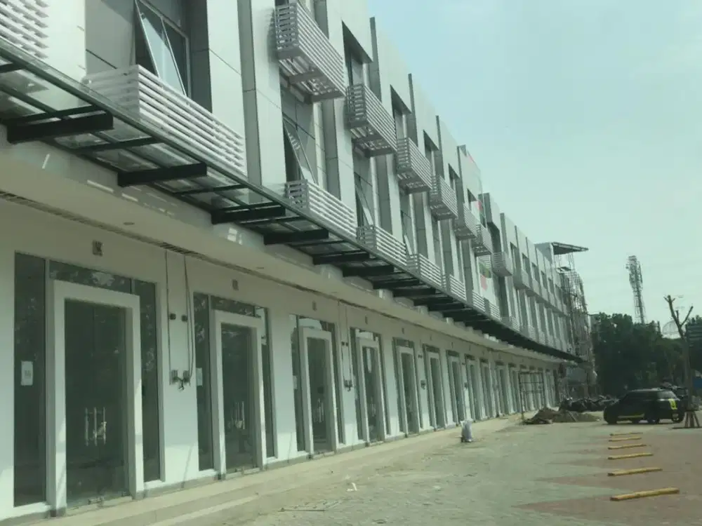 Diual Ruko Sudirman Boulevard 3 Lantai, Siap Pakai, Parkir Luas Tidak Berbayar, Bisa KPR, Cocok Untuk Usaha Apotik, Klinik, Salon, Sekolah, Cikarang