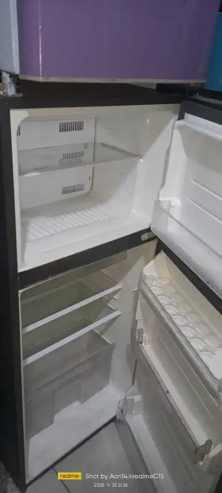 Dijual kulkas 2 pnt aqua