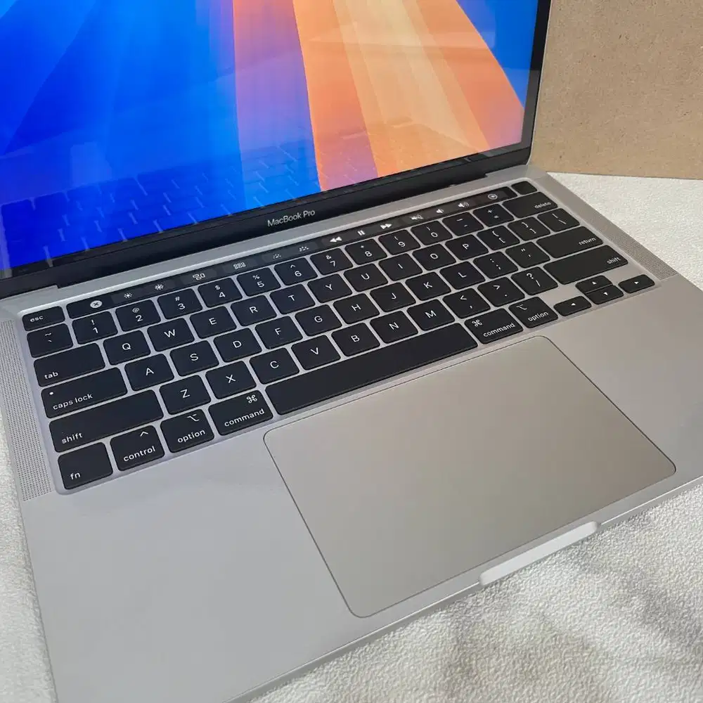 MacBook Pro 13 inch 2020 core i5 RAM 32/1TB Touchbar