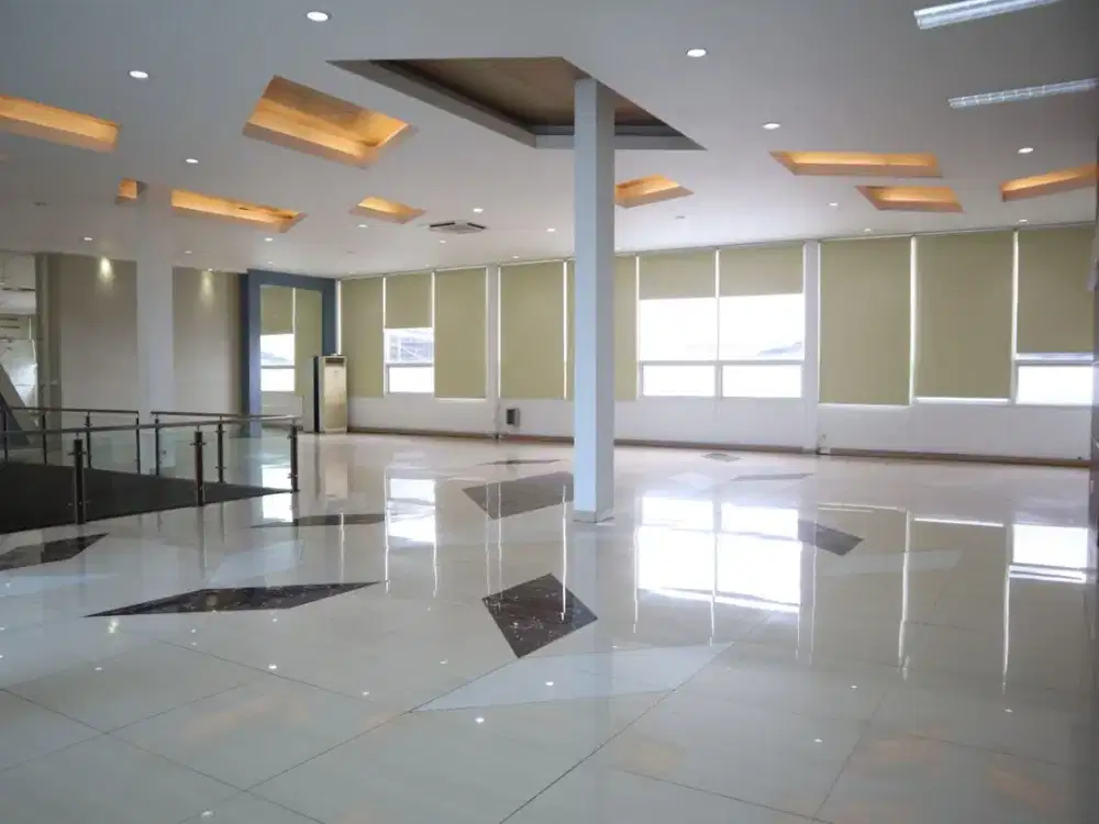 Disewakan Kantor 2 Lantai, Luas 320m2, Furnished Siap Pakai, Area Parkir Sangat Luas, Cocok dijadikan Bank, Kantor Finance, Kantor Insurance, Bandung