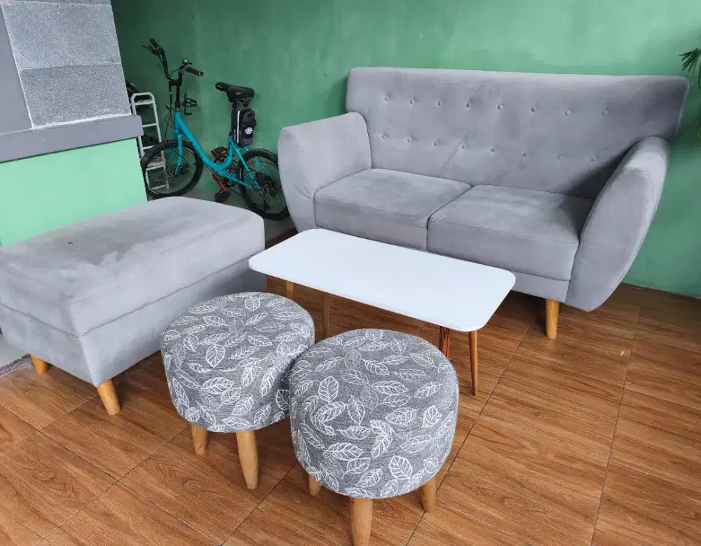 Satu set sofa tamu
