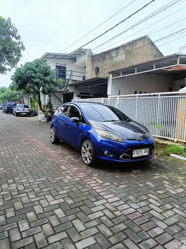 Ford fiesta 1.4 tahun 2010 km rendah