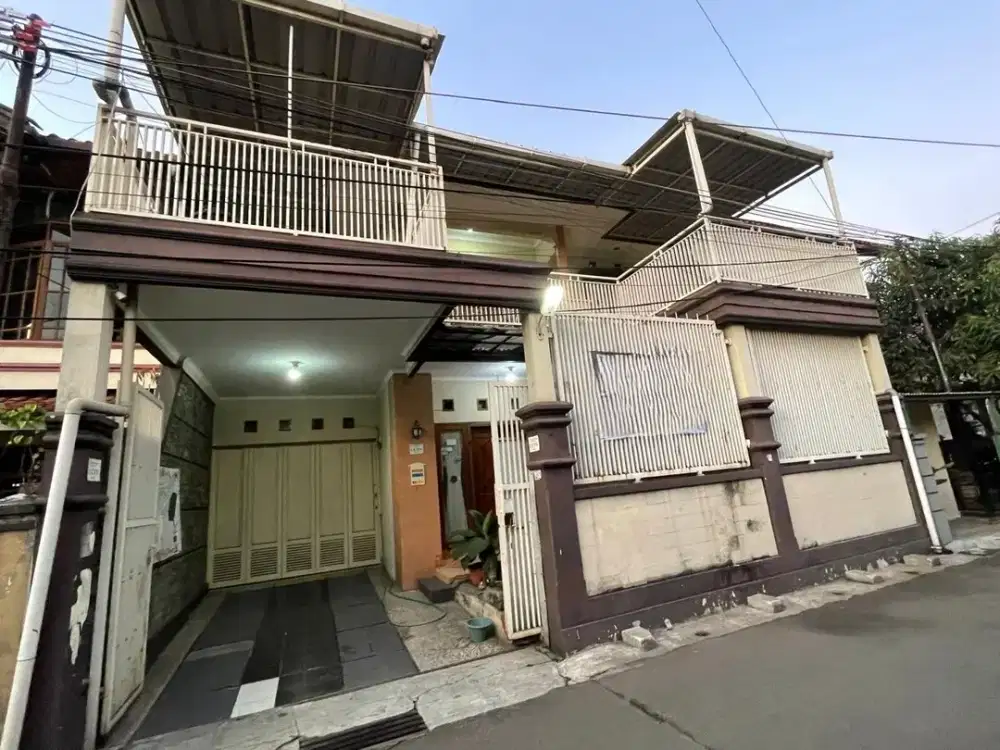 Dijual Rumah 2 Lantai, Luas 155m2, 6+1 Kamar Tidur, Cocok dijadikan Hunian, Kost Kostan, Full Furnished Siap Huni, SHM, Bisa KPR, Regol Bandung