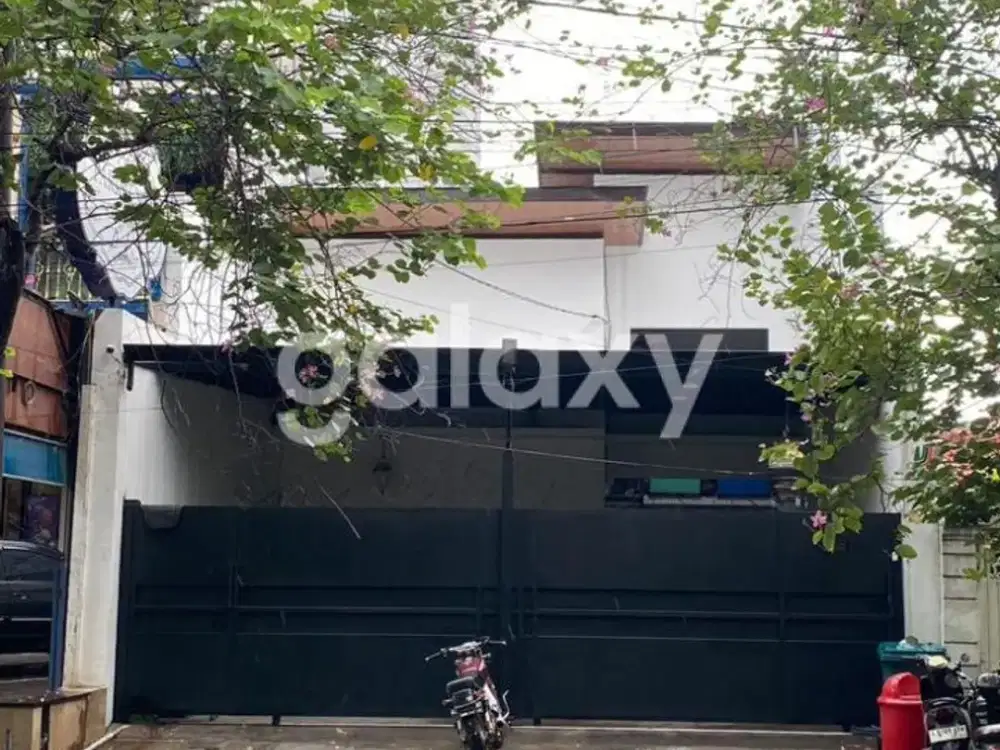 Rumah Siap Huni Strategis Jalan Raya Manyar Surabaya