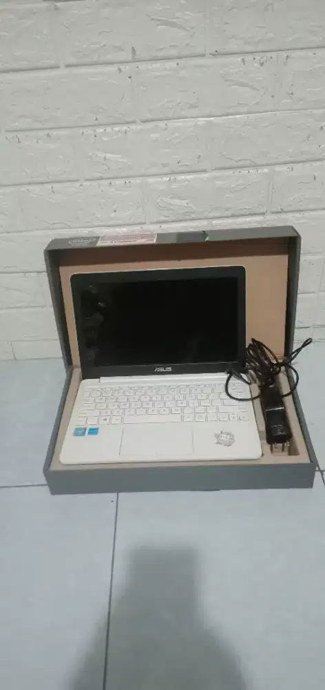 LAPTOP ASUS E203 NAH ASUS VIVO BOOK E203 NAH
