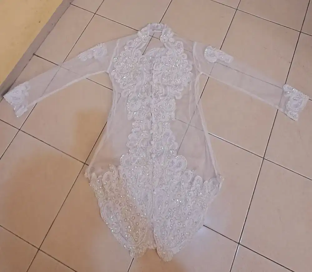 Kebaya putih Second LD 74
