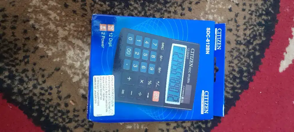 Kalkulator dn pembolong kertas