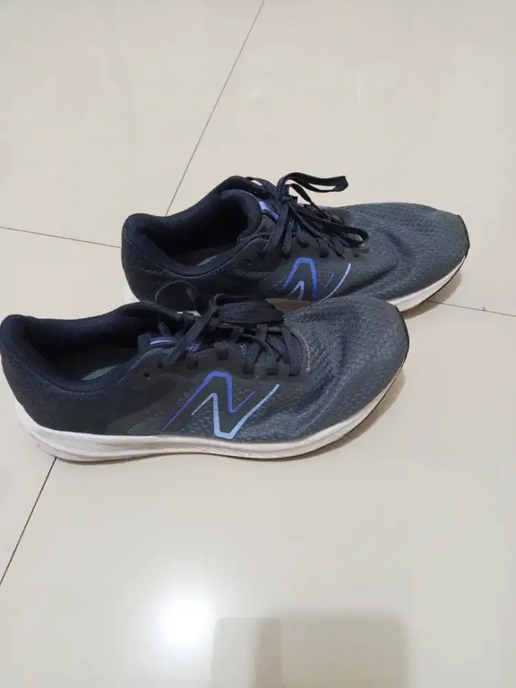 Sepatu olahraga new balance 100% masih bagus