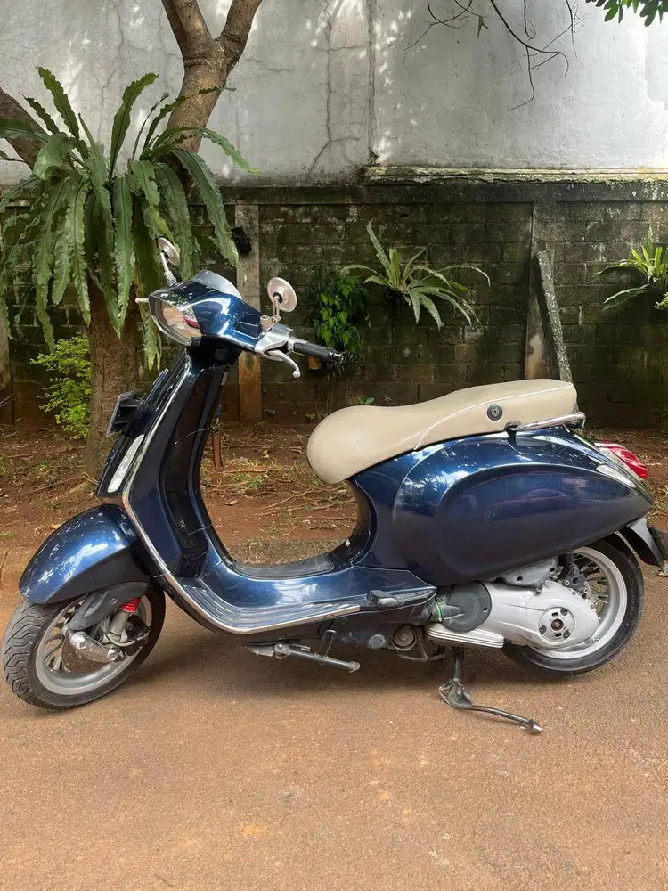 Vespa Sprint 150 CC night blue