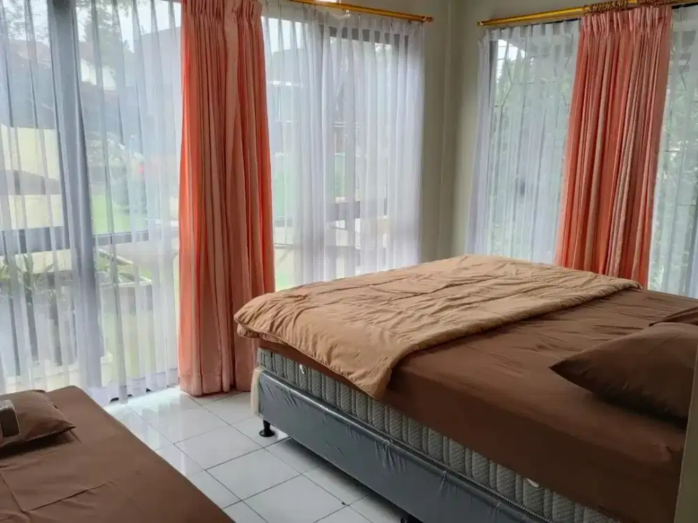 Jual Villa 5 KT harga murah komplek villa istana bunga lembang dekat park zoo