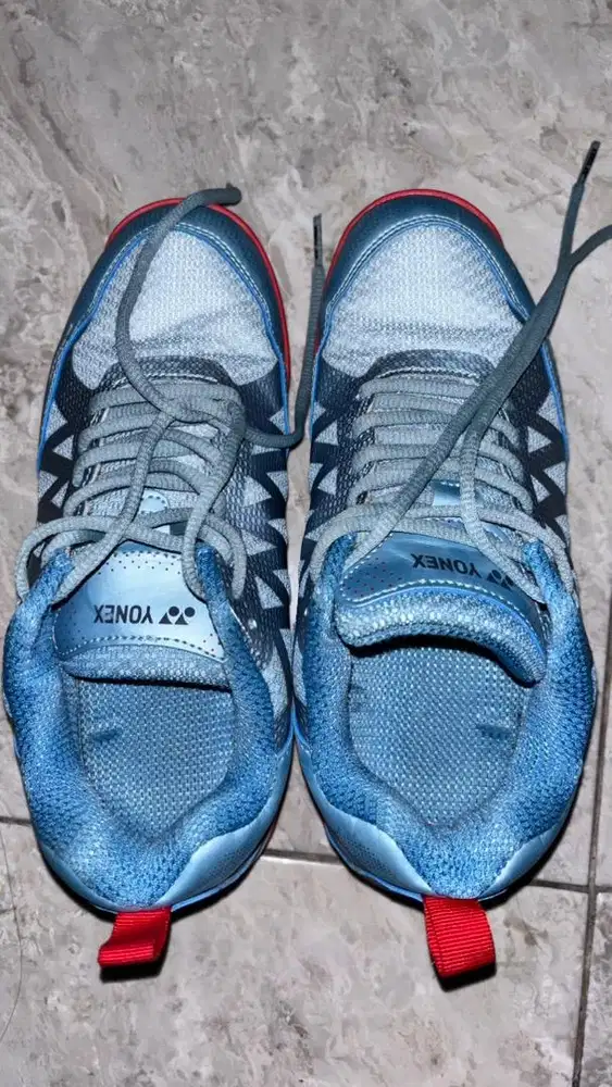 Sepatu yonex voltrex