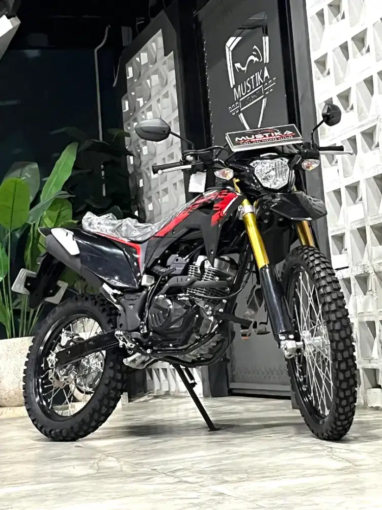 Odo 700 perak‼️Honda CRF 150 2024. DANNY Mustika Motoshop Sulfat