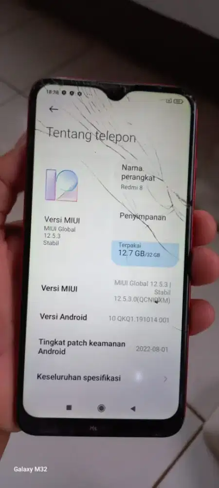 Redmi 8.  3/32. Mnus retak normal orian