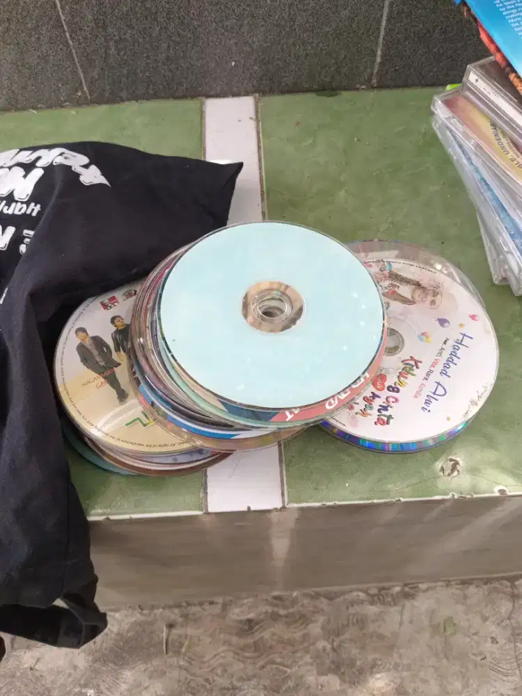 CD bekas ada 2kg