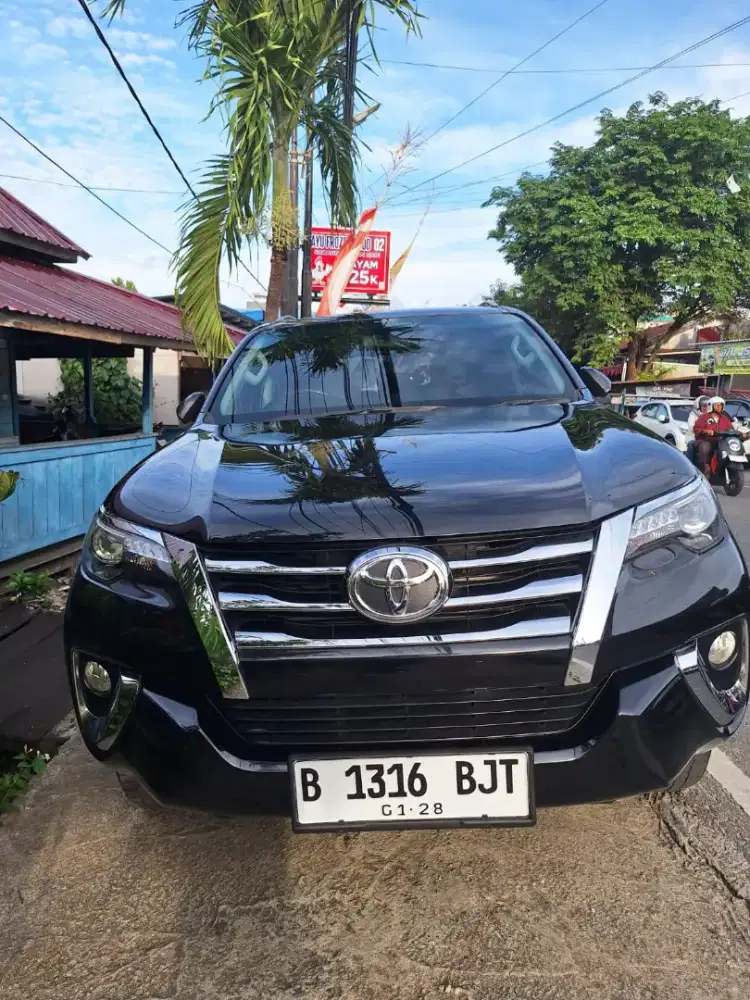 Djual fortuner warna hitam vrz tahun 2018 solar 4 x 2