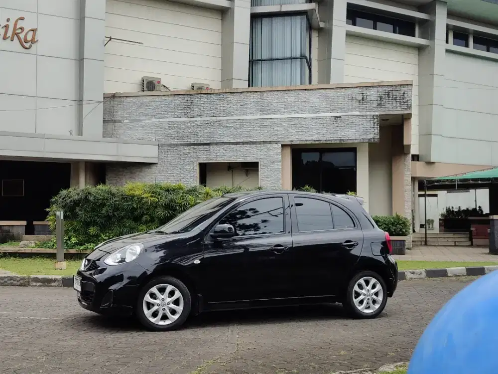 Nissan March 2015 Matic Hitam Original Irit Kuliah