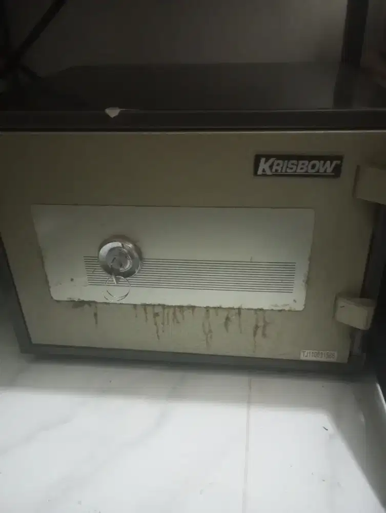 DIJUAL MEJA KERJA + BRANKAS KRISBOW CUMA 3,5 JUTA!