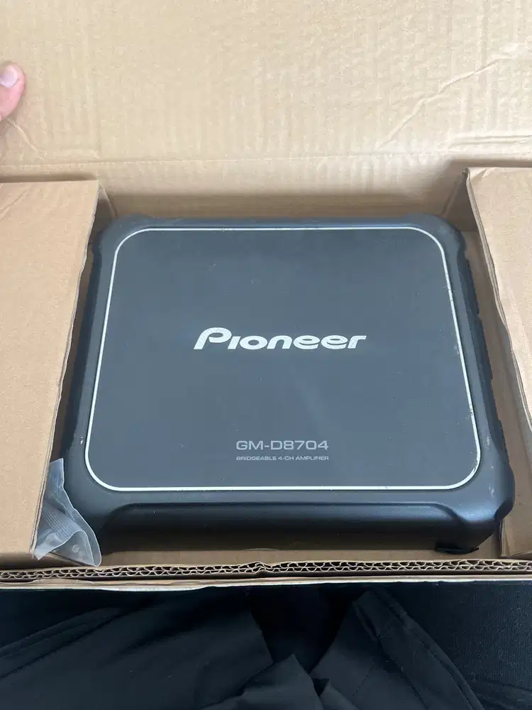 Pioneer Power Amp GM-D8704