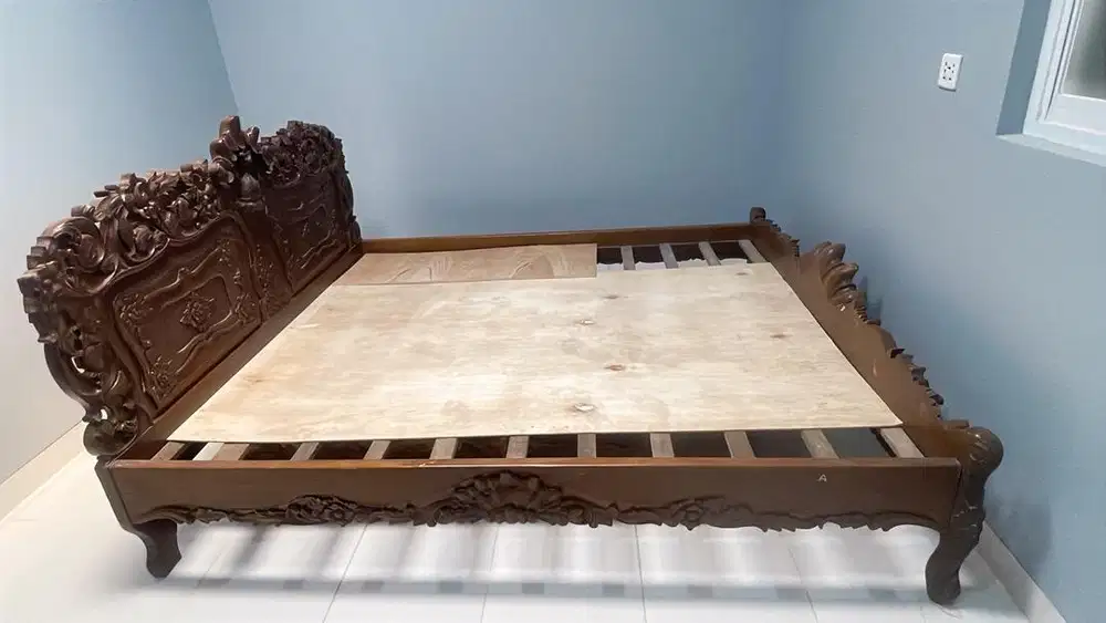 Di jual tempat tidur jati ukir ( nego )