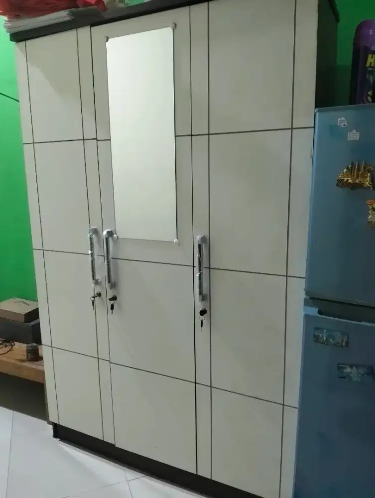 Lemari 3 Pintu, Baru 1 tahun pakai