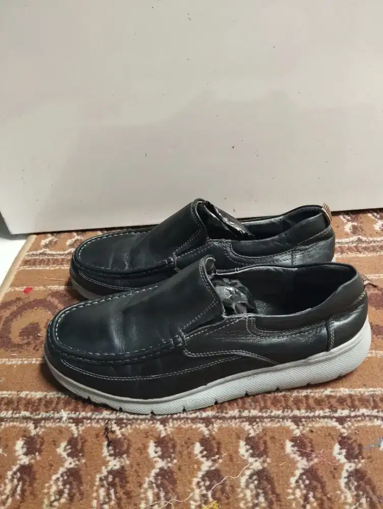 Sepatu Casual size 43