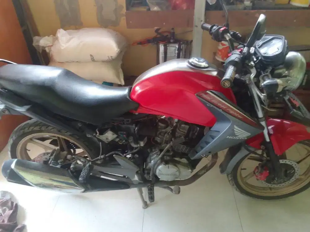 Di jual motor megapro monoshok sesuai di gambar stnk bpkb pajak hidup