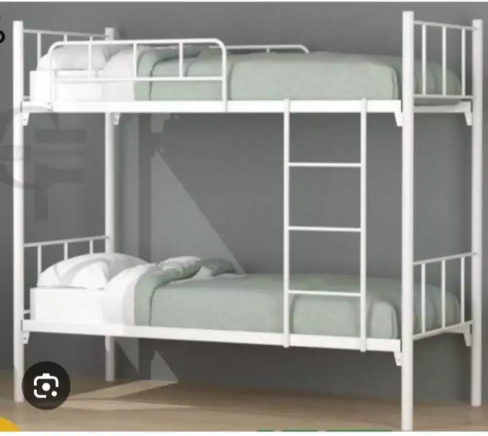 Tempat tidur tingkat 4 kaki