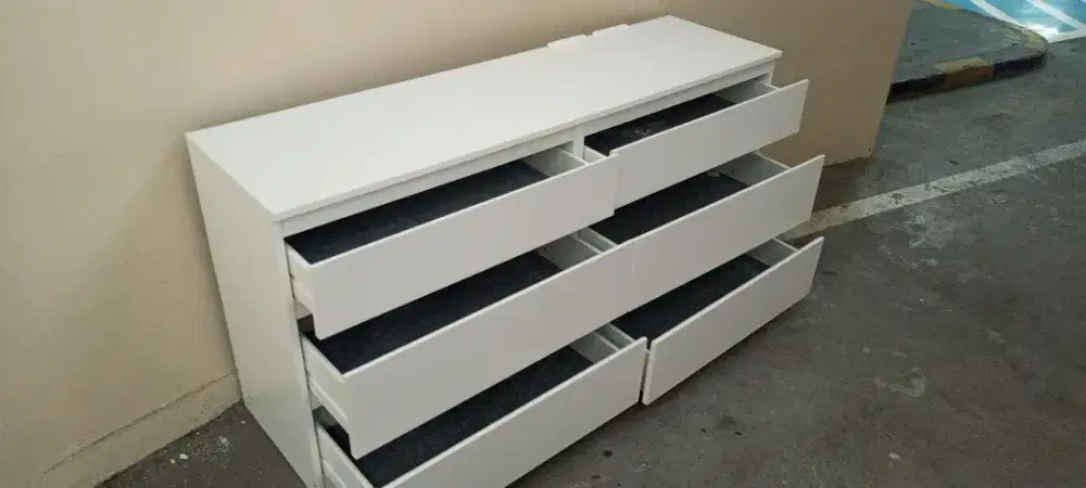 Lemari 6 pintu. Barang second mulus