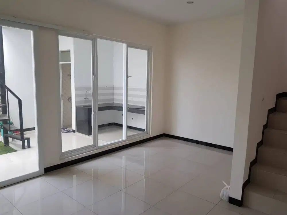 Dijual Rumah Siap Huni di Taman Kopo Indah 5