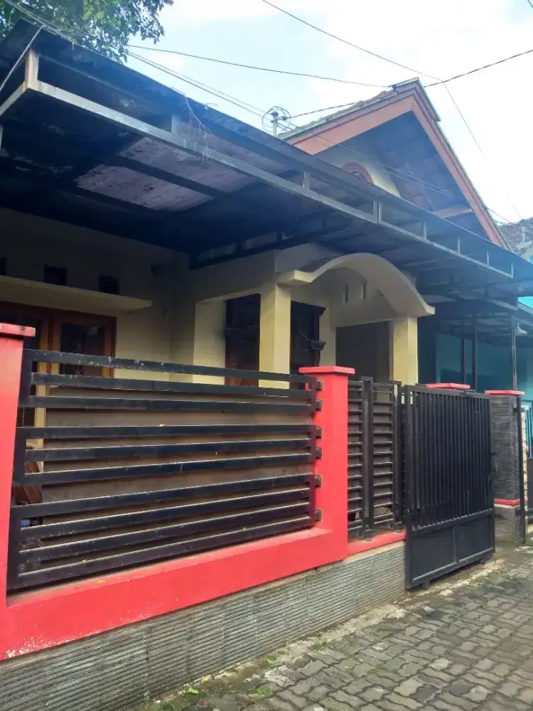 Rumah di Dewi sartika barat
