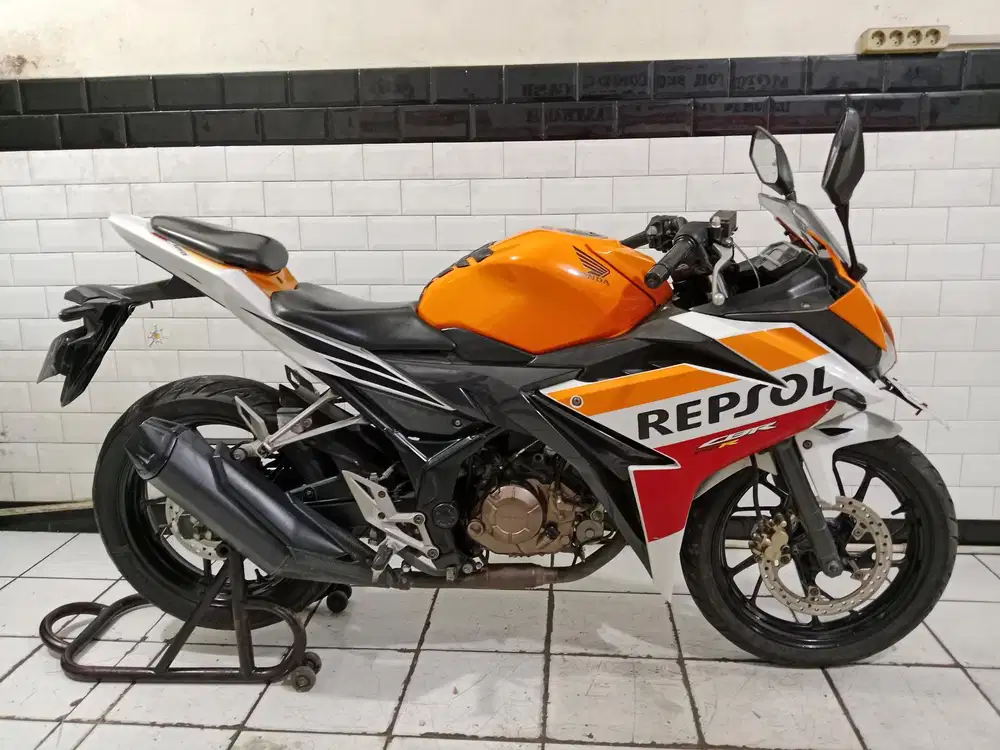 Cbr150r facelift tahun 2018 bagus siap gas