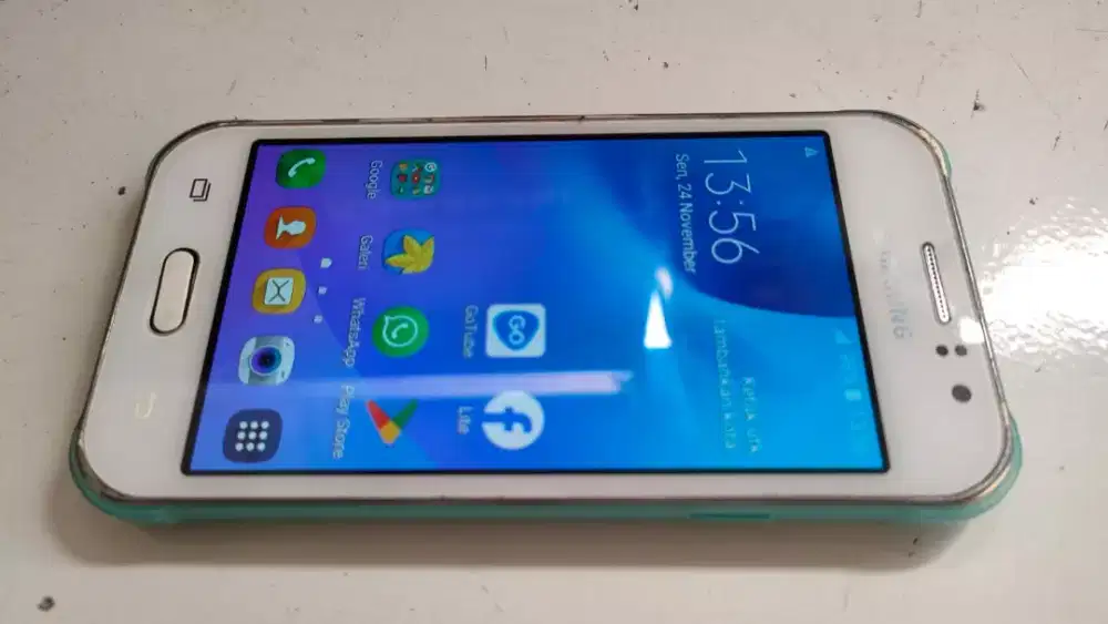 Samsung galaxy J1 ace 4G 1/8 layar 4.5 inchi amoled