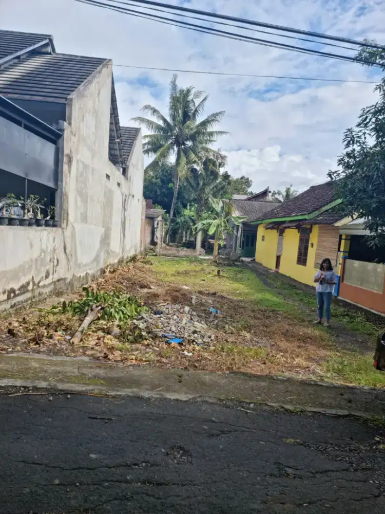 Tanah pekarangan pinggir jalan aspal 2 mobil