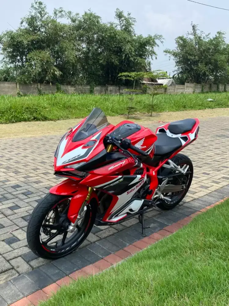 CBR 250 RR 2020 LIKE NEW LOW KM