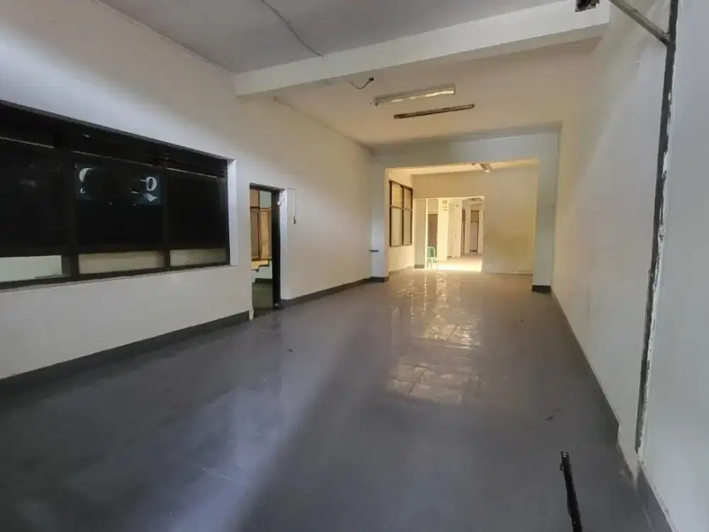 Dijual dan Disewakan Ruko Gandeng 2 Lantai, Luas 364m2, Terdapat, 10 Ruang Kerja, Lodaya Bandung