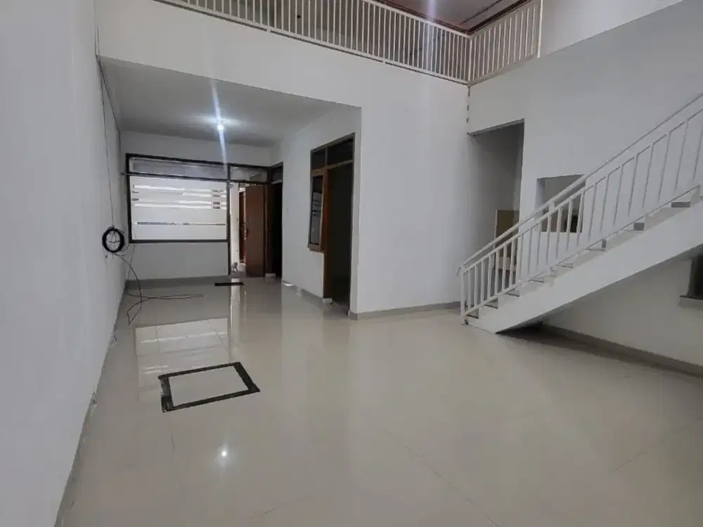 Disewakan Rumah 2 Lantai, Luas 90m2, 3+1 Kamar Tidur, Siap Huni, Bisa Dijadikan Hunian, Kantor, di Antapani Bandung