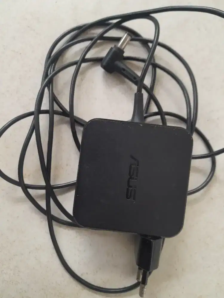 Adaptor charger asus
