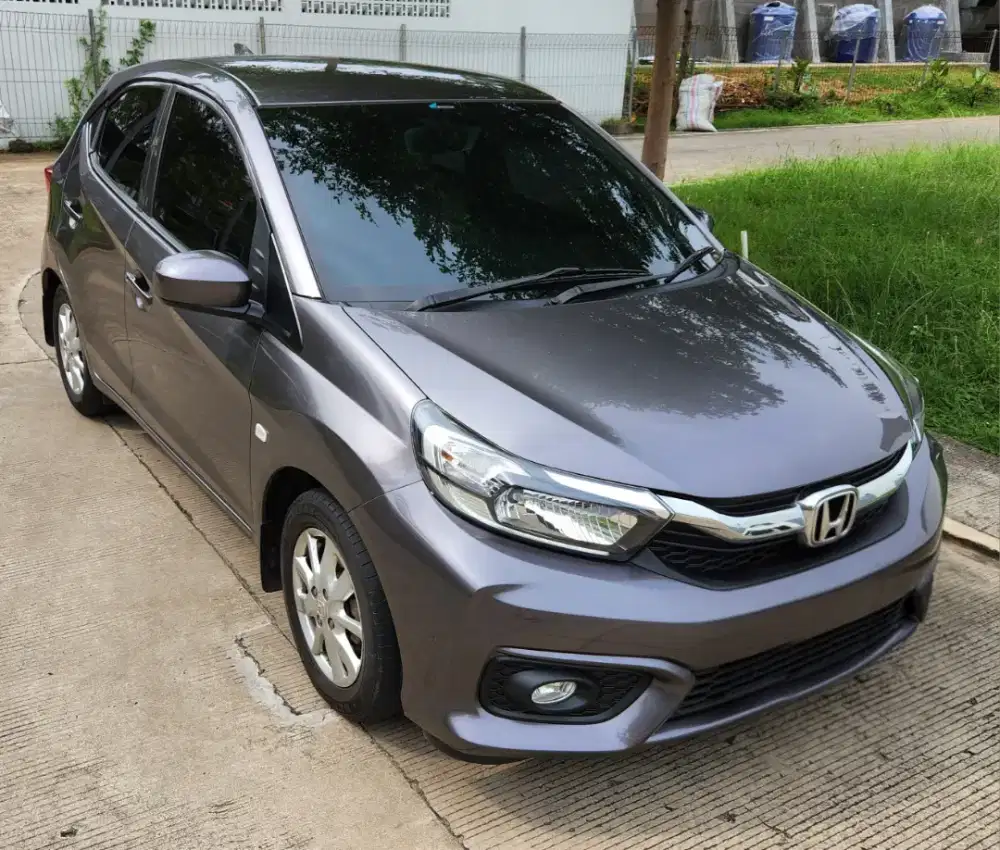 Honda Brio E CVT 2022 Abu-Abu