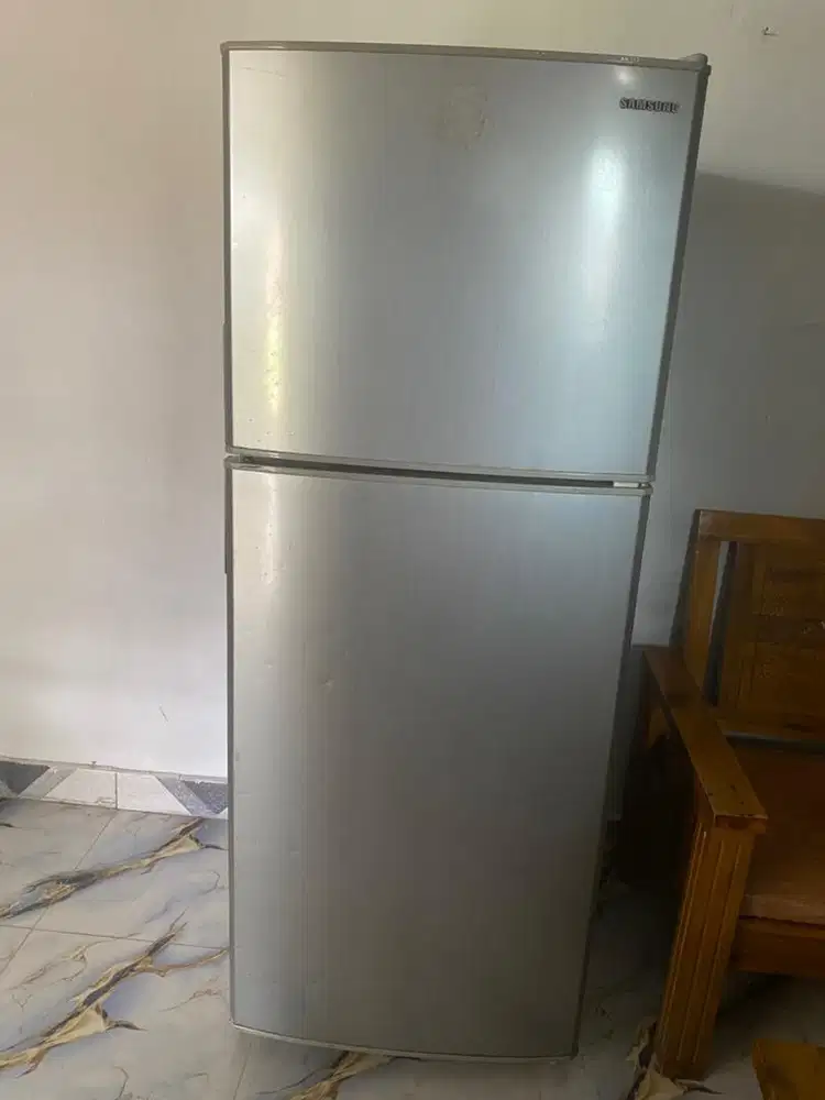 Kulkas 2pintu merk samsung