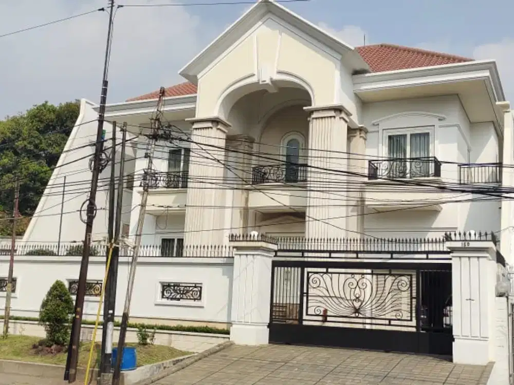 DIJUAL RUMAH PLUIT PUTRA RAYA, PENJARINGAN, JAKARTA UTARA, LT. 1.200 m2, 3 Lantai, SHM