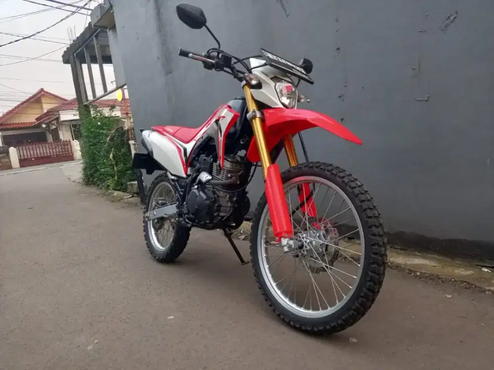 Honda CRF th 2018 mulus surat bergaransi