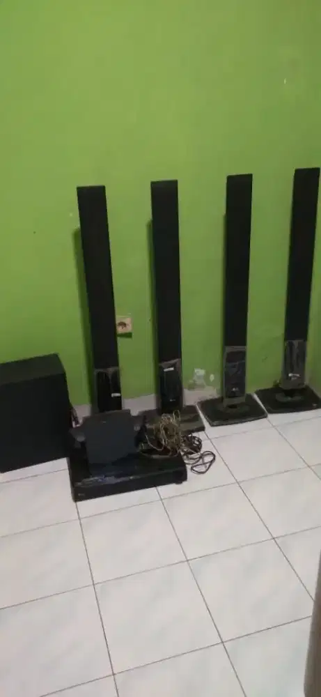Home Theater - LG LHD657 (second)