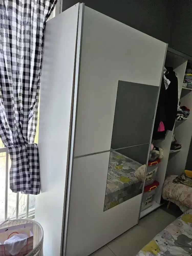 Lemari sliding abuabu