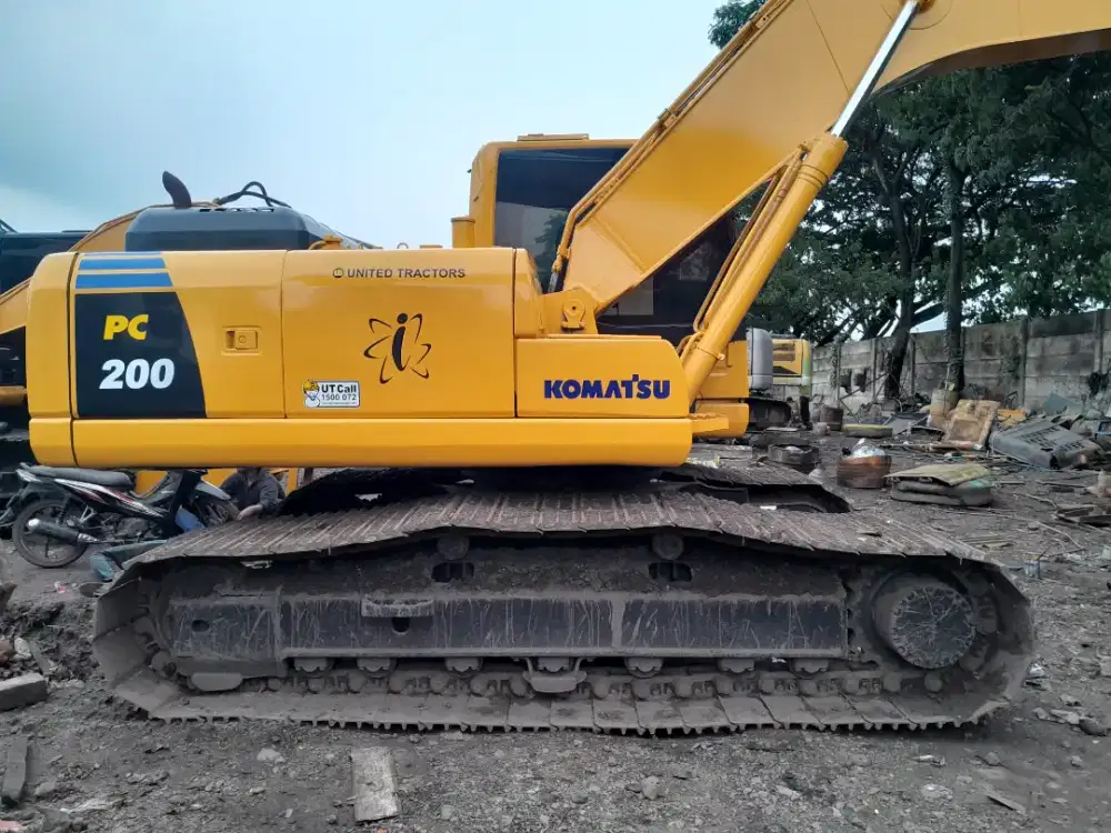 Komatsu pc200-8 thn 2013