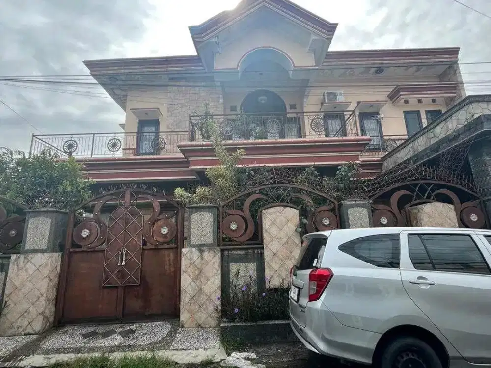 Rumah Hook  2 Lantai Siap Huni di Tengah Kota Malang